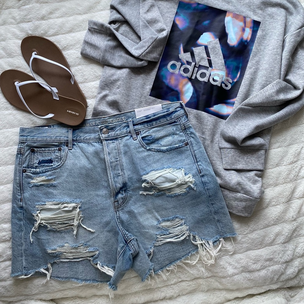 American Eagle 90s Boyfriend short NWT